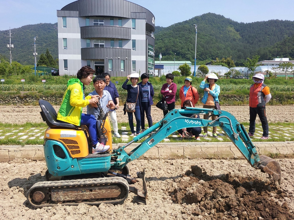 고흥군, 2017년 농기계 드론 전문인력 112명 양성