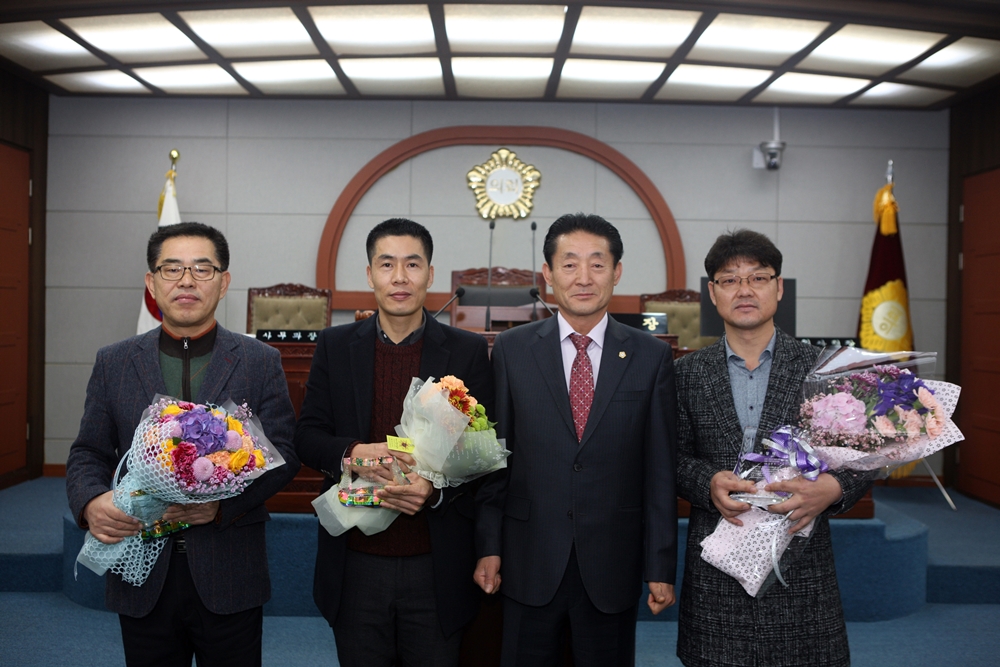 진안군의회, 우수공무원 선정 표창 수여