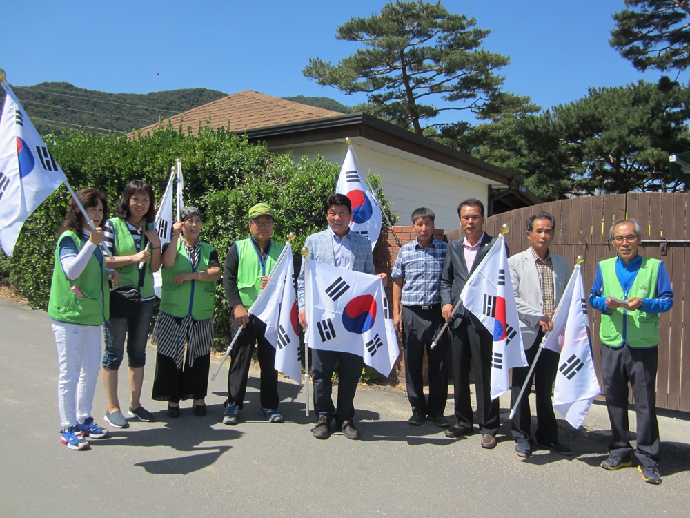 대구동구, 제62주년 현충일 맞아 태극기 물결