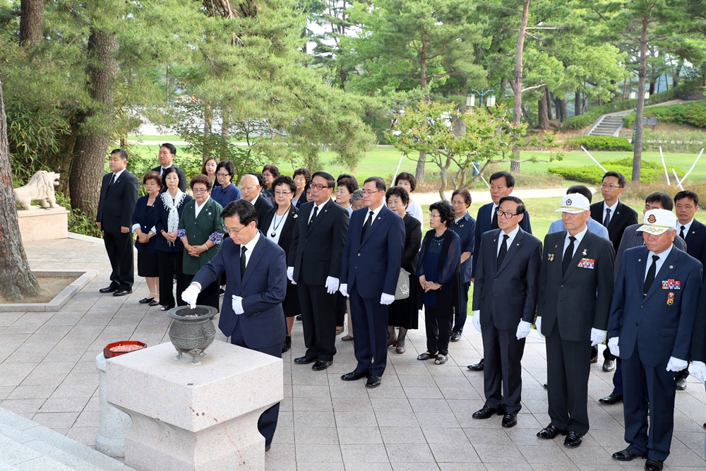 강릉시, 호국보훈의 달 충혼탑 조조참배