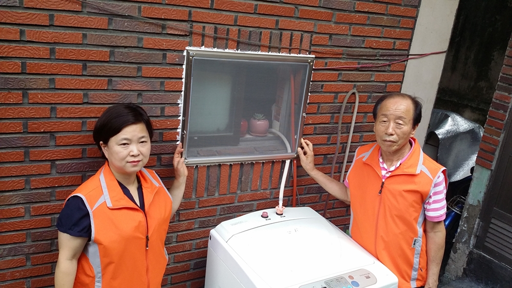 부산 사상구, 독거노인 등 저소득 주민에 방충망 지원