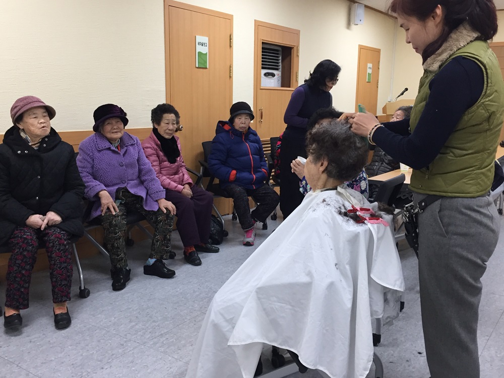 부산남구 성암사 세심회, ‘나눔의 화요일’ 이미용 및 목욕봉사 펼쳐