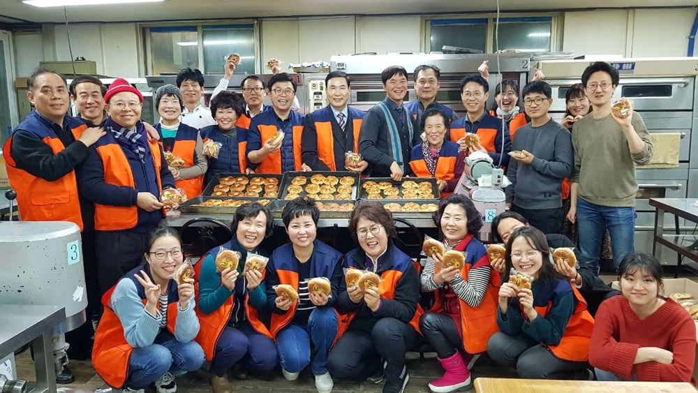 대전 중구 대흥동, 손수 만든 사랑의 빵 전달