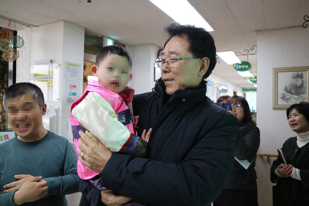 김윤주 군포시장, 설 맞이 사회복지시설 위문