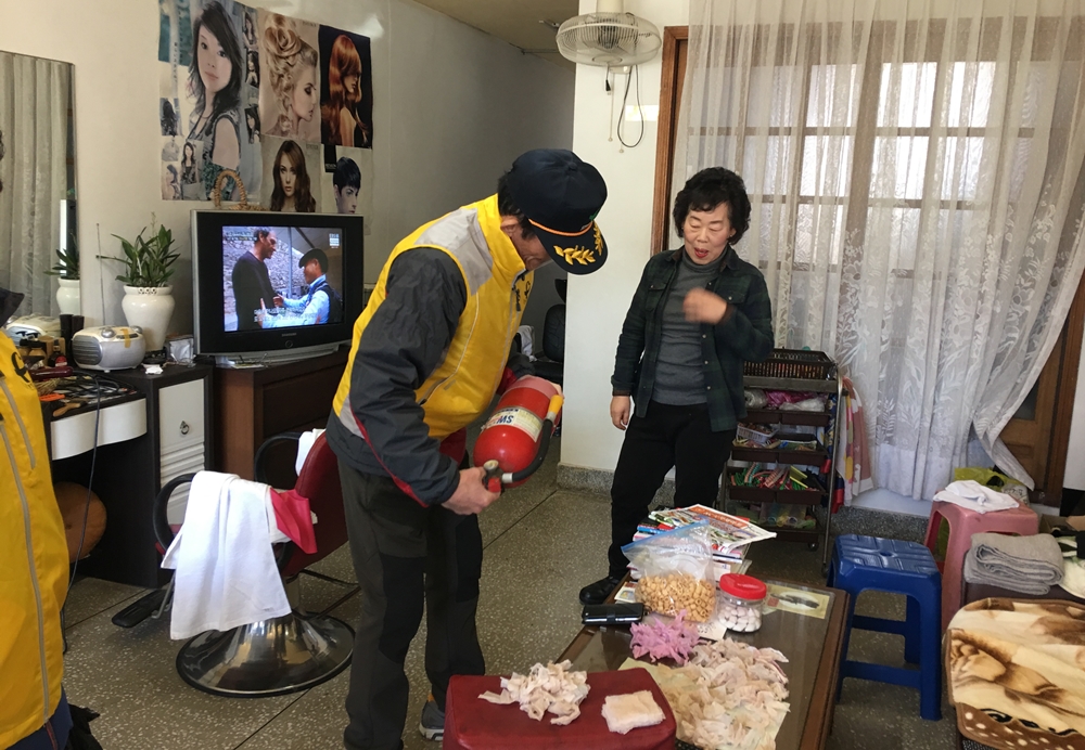 사천시, 관내상가 소화기 점검 및 사용법 교육 실시
