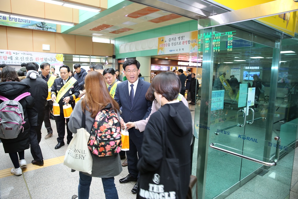 강인규 나주시장, 나주역에서 귀성객 맞이