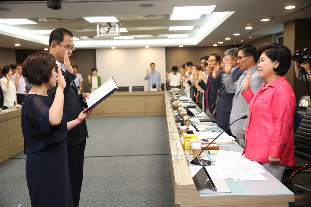 서초구 '근무시간 외 SNS 업무지시 근절' 조례 명문화