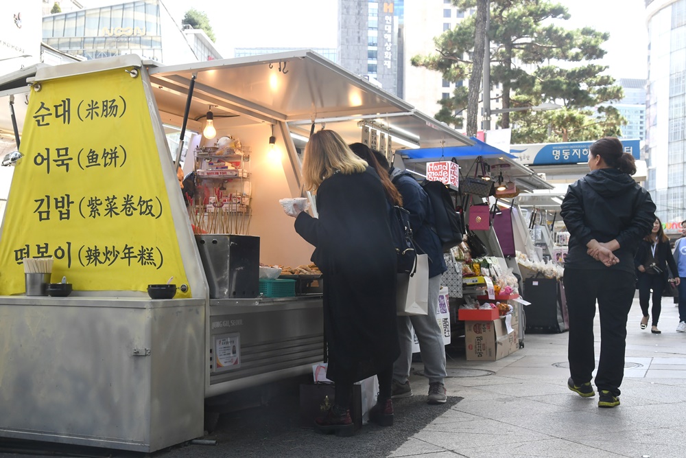 명동 롯데백화점 앞 “여기도 실명제였어?”