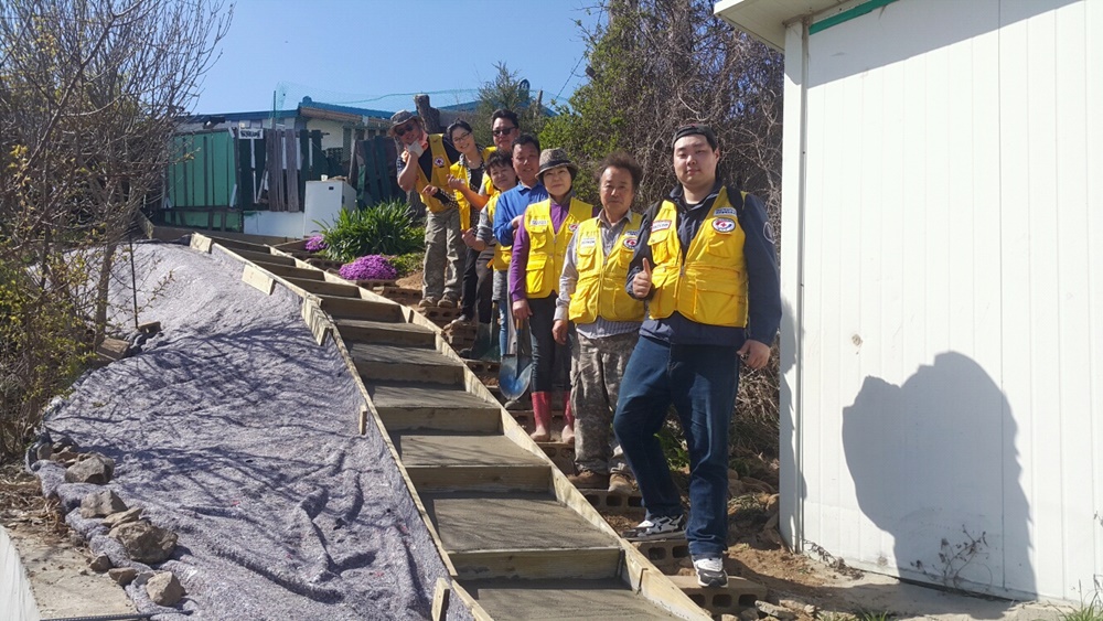 인천 중구, 전문봉사단과 함께하는 '안전한 계단만들기' 봉사활동 진행