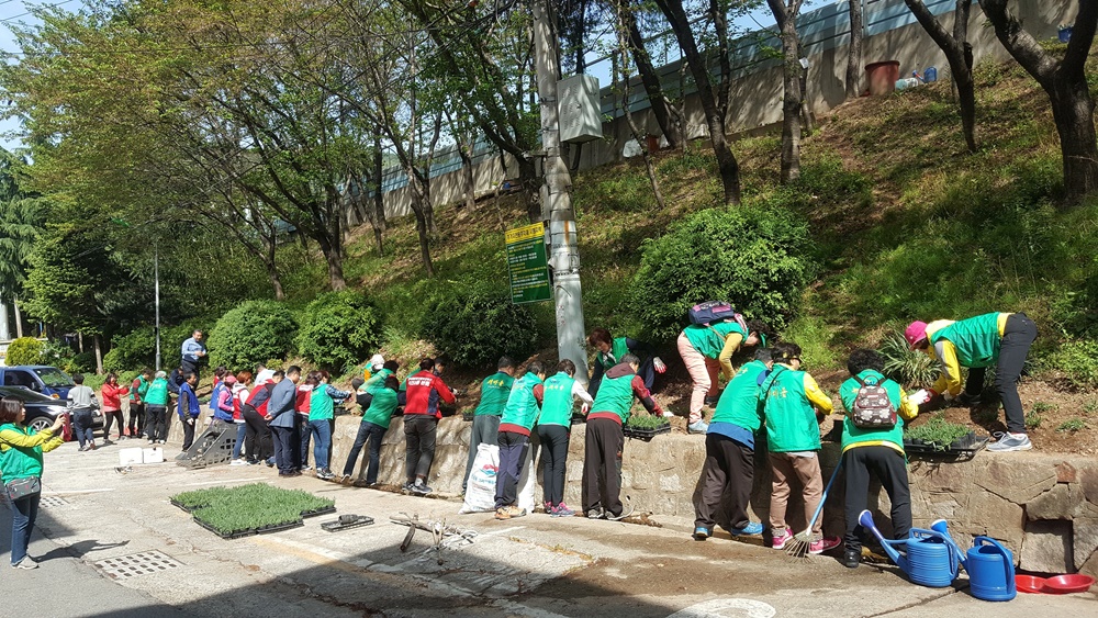 북구 덕천1동 쓰레기 무단투기지역에 꽃동산 만들어요