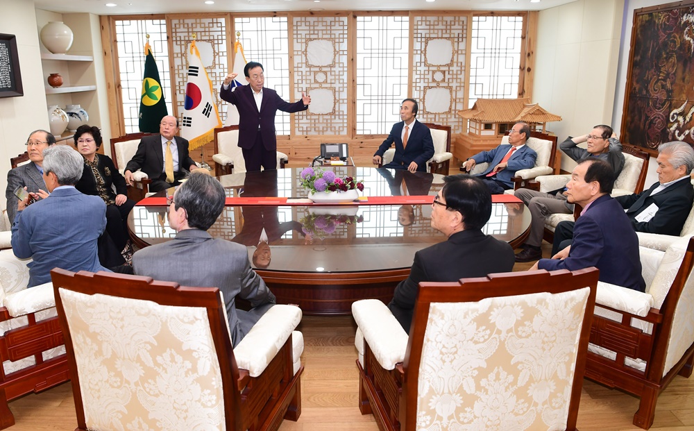 김관용 도지사, 2‧28민주운동 관계자 간담회 가져