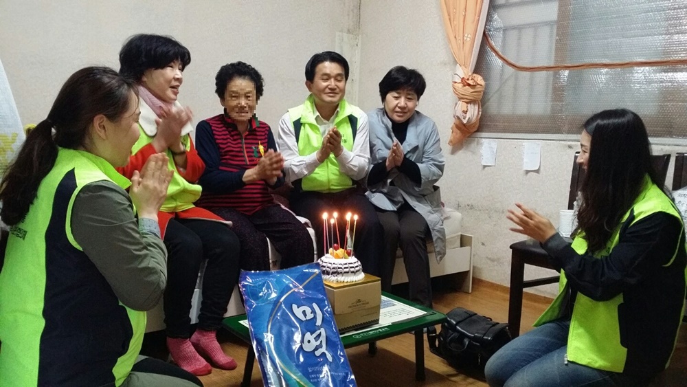 부산 남구 대연1동 홀로노인에 '필레몬의 생일케이크'사업 추진