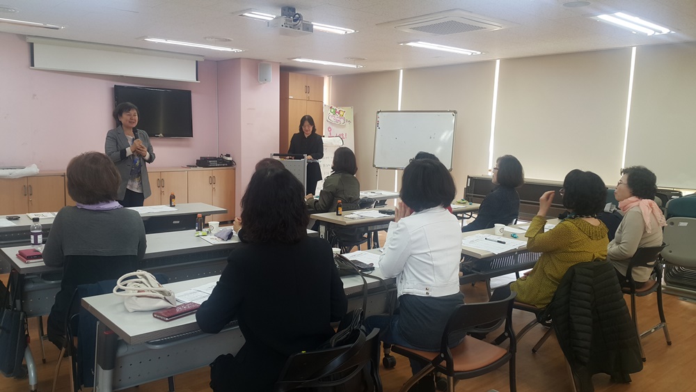 어르신 치매예방, 시니어 인턴과 함께