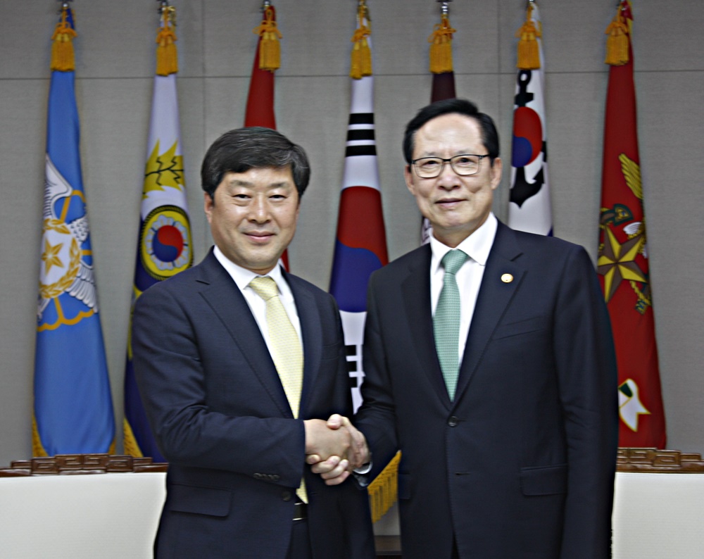 논산시장, 송영무 국방부장관에게 KTX훈련소역신설과 국방산단지정 강력 요청