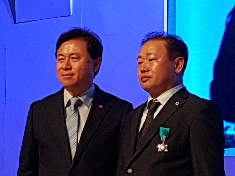 원주시, 수산업발전 유공으로 관내 어업인 한진규 정부포장 수상