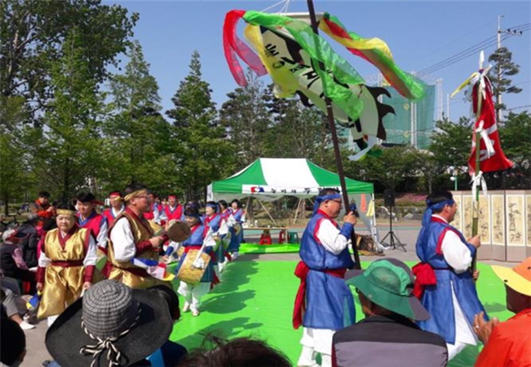 평생학습동아리 '놀이패 두렁쇠' , 평화 기원 공연 봉사