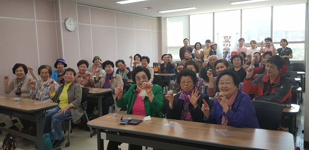 한옥마을 문화장터 수공예 작가들, 재능기부 통해 나눔 문화 확산