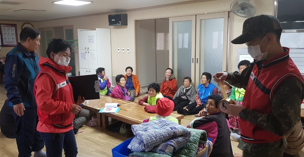옹진군 백령면 지역사회보장협의회, 찾아가는 이불빨래 봉사활동 실시