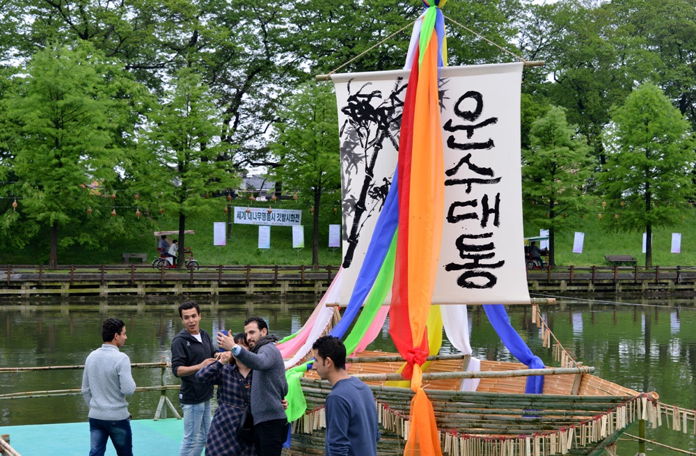 [포토뉴스] 담양대나무축제를 찾은 대숲 속의 외국인 원정대
