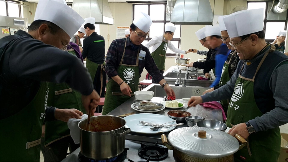아버지가 차려주신 따뜻한 밥상 기대돼요!