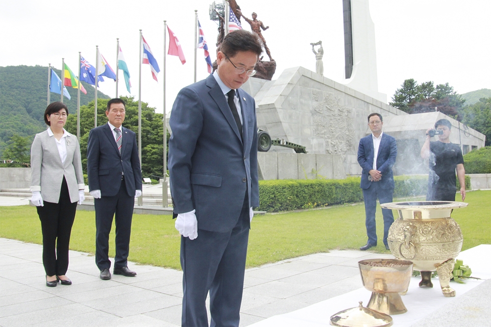 이철우 경북도지사 당선인, 칠곡 전적기념관 찾아 첫 행보 시작