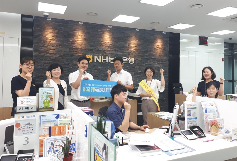 저출산 극복? 가정 친화적인 직장분위기 개선부터!