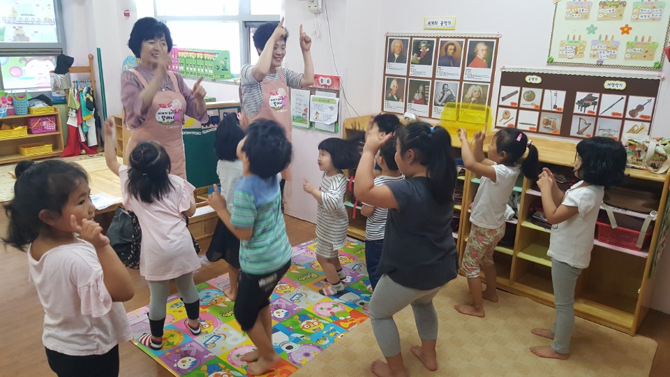 고흥군 이야기보따리 할머니 '책 읽어주세요' 운영