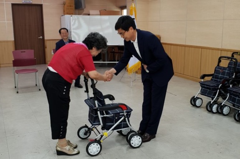 ㈜대명교통 김경도 대표, 지역 인재육성 장학금 후원 및 실버카 지원 등 나눔 실천