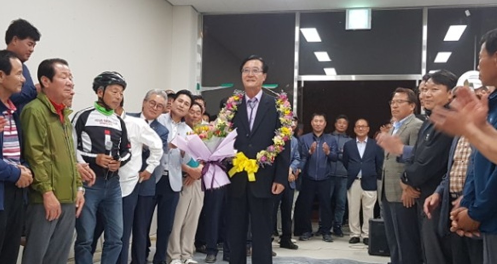 박우량 신안군수 당선인 "정당을 넘어선 선택 감사"