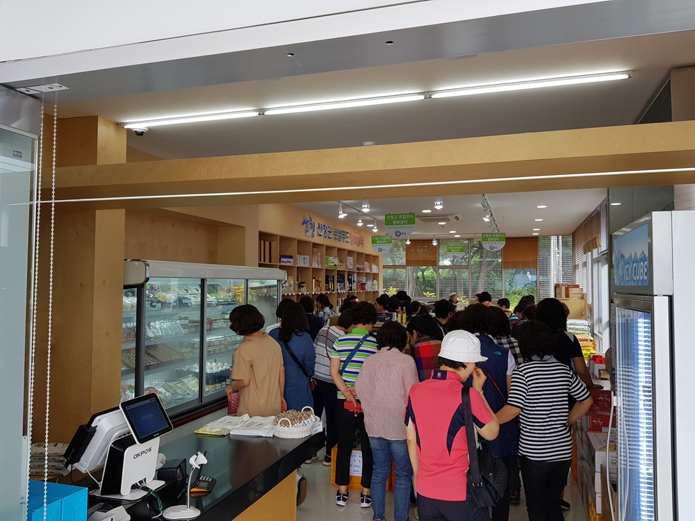 산청군 로컬푸드 행복장터 대박났어요