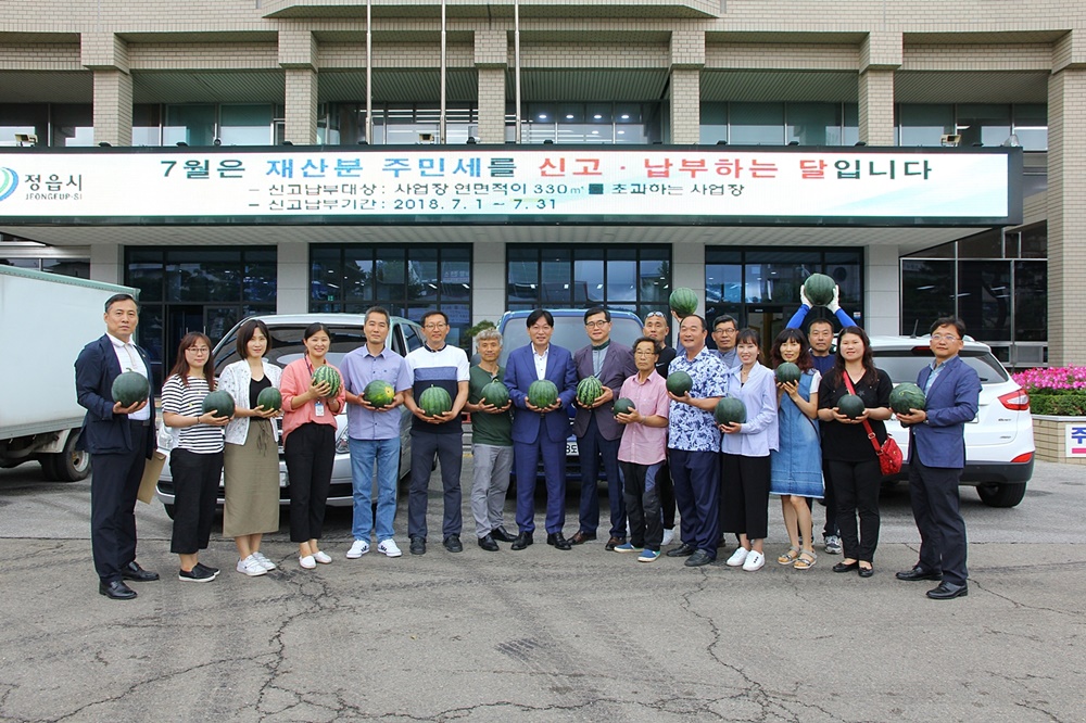 정읍원협 로컬푸드생산자협회 , 수박 1000통 기탁 홀로 사는 노인 등에 전달