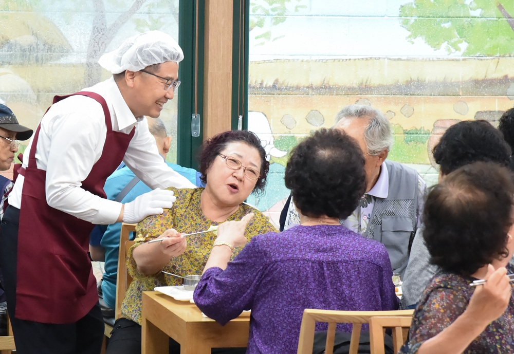 [포토] 류경기 중랑구청장, 구민들과 함께 구정업무 시작