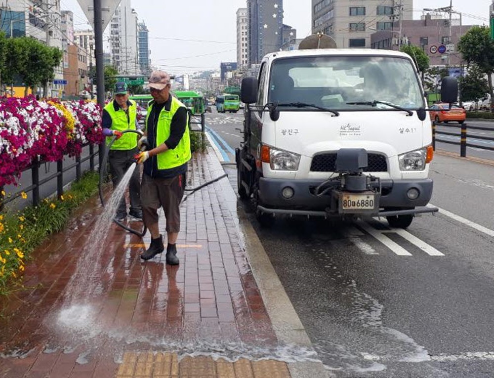찜통더위, 대형 살수차 투입으로