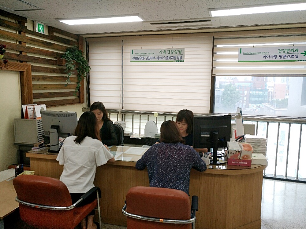 모든 출산가정에 산후조리도우미 지원한다