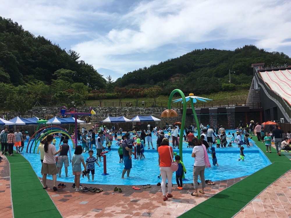 공주산림휴양마을 내 사계절썰매장 및 물놀이장 개장