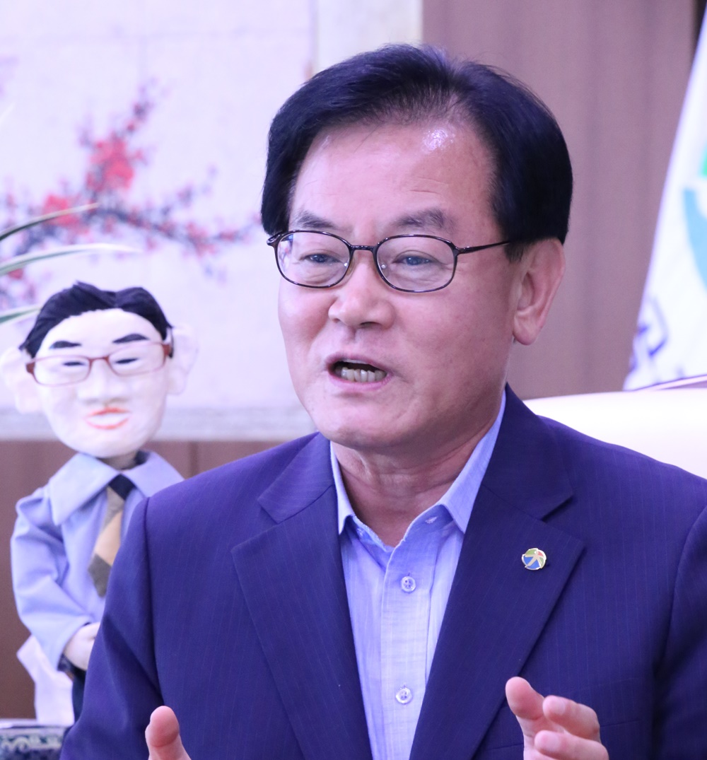 [인터뷰] 백선기 칠곡군수 “동심으로 온정이 가득한 칠곡 만들겠다”