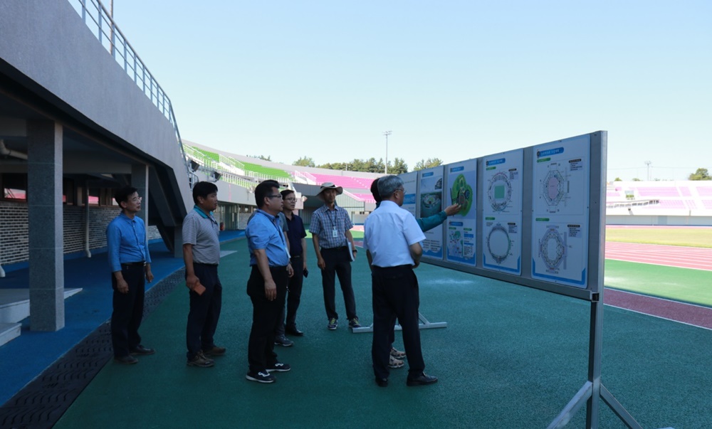 '2018 전국체전' 주경기장, 박철웅 익산 부시장 현장행정 실시