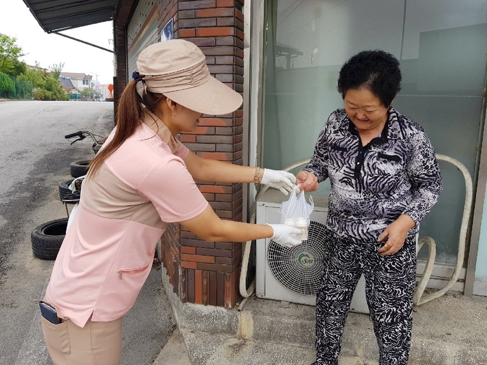 정읍시 초산동, 독거노인 똑(knock)-똑(knock)한 요구르트 지원 사업 출발