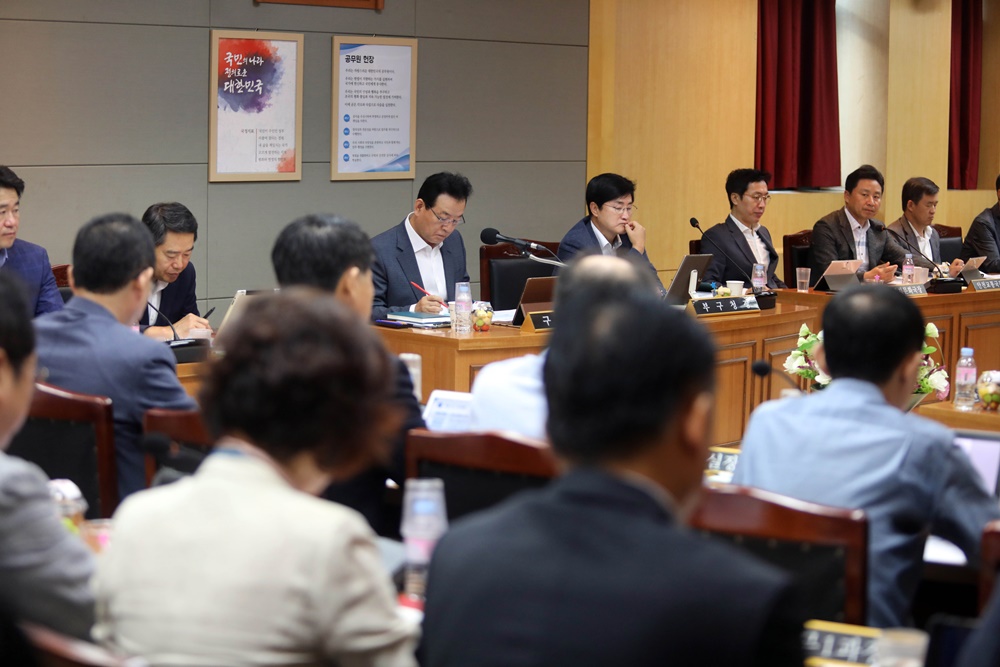 회의 월6회에서 1회, 노페이퍼… 확 바뀐 강남구