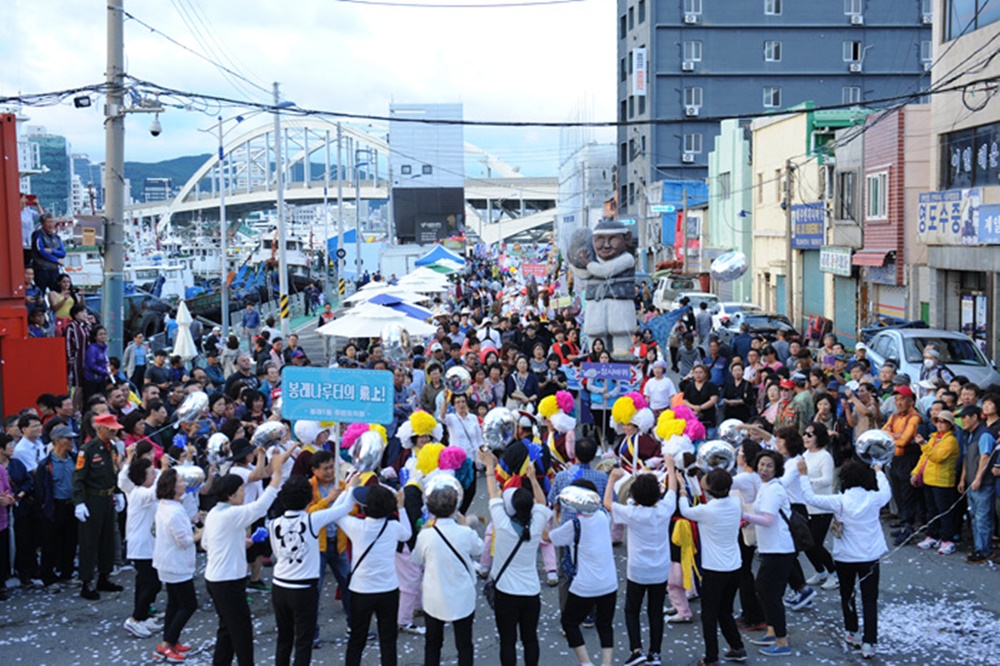 영도다리를 건너오면 환상적인 축제가 기다립니다