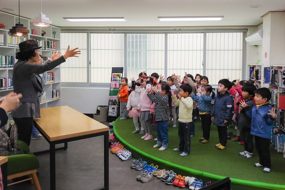 뮤지컬을 읽고 동화를 듣는 도서관!