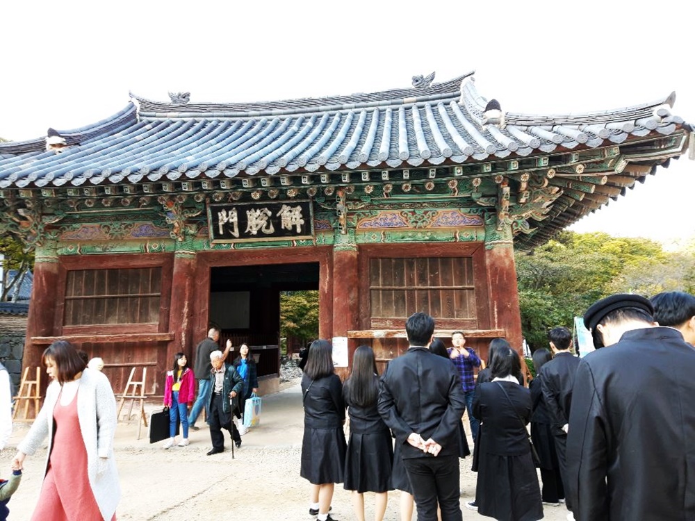 공주시 근대문화거리 ‘칠공주’, 7080 추억의 명소로 인기!