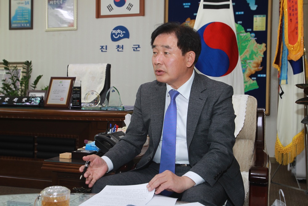 [인터뷰] 송기섭 진천군수 "2025년 시승격 목표, 세심한 주민체감 정책 펼칠 것”