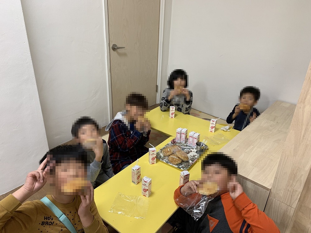 경기도일자리재단 제과제빵반 수강생, 빵 100개 기탁