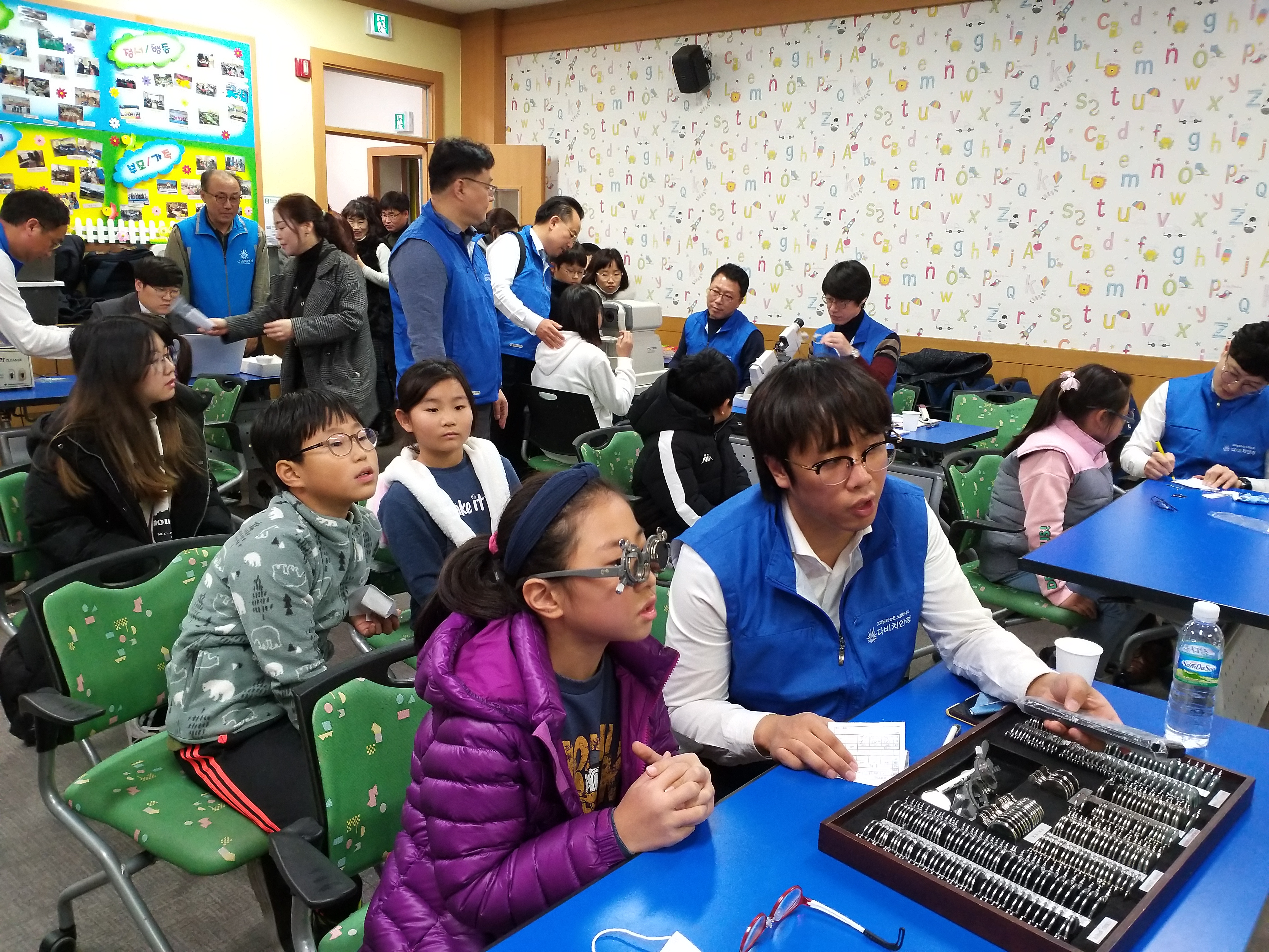 무료 안경 지원으로 세상을 맑고 밝게 비추다
