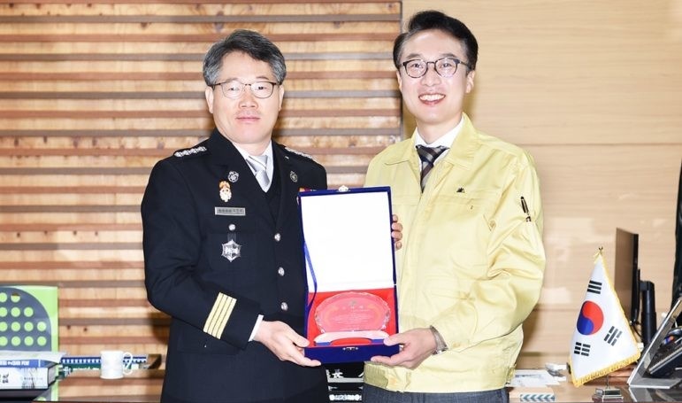 부산 사상구, 북부소방서에 감사패 전달