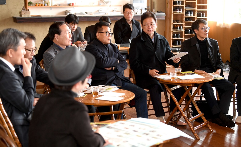 이철우 경북지사, 지역에 기반한 일자리창출 모색