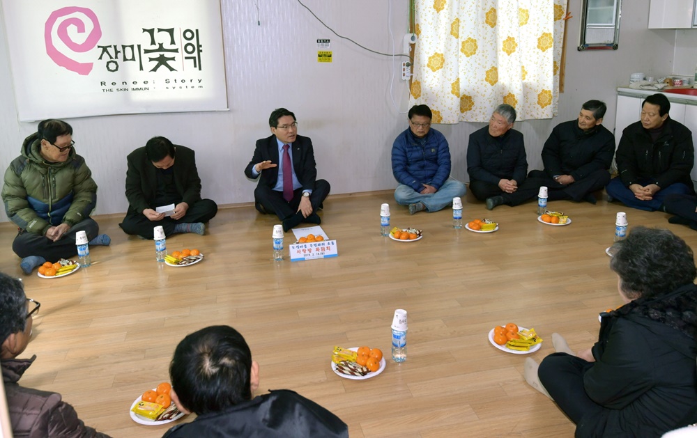 권오봉 여수시장 “율촌 도성마을 악취 해소 힘쓰겠다”