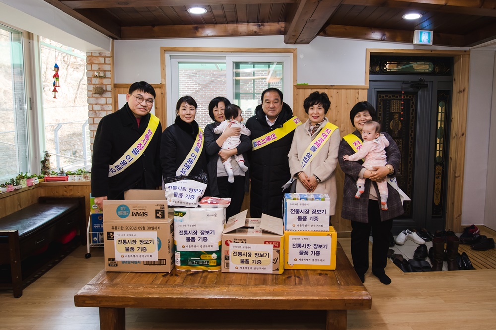 광진구의회, 전통시장 장보기로 지역경제 활성화에 동참