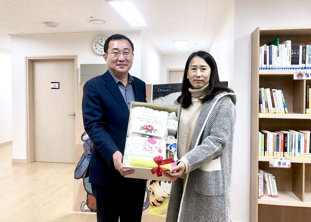 '태어나 줘서 고마워' 첫번째 마더박스 증정
